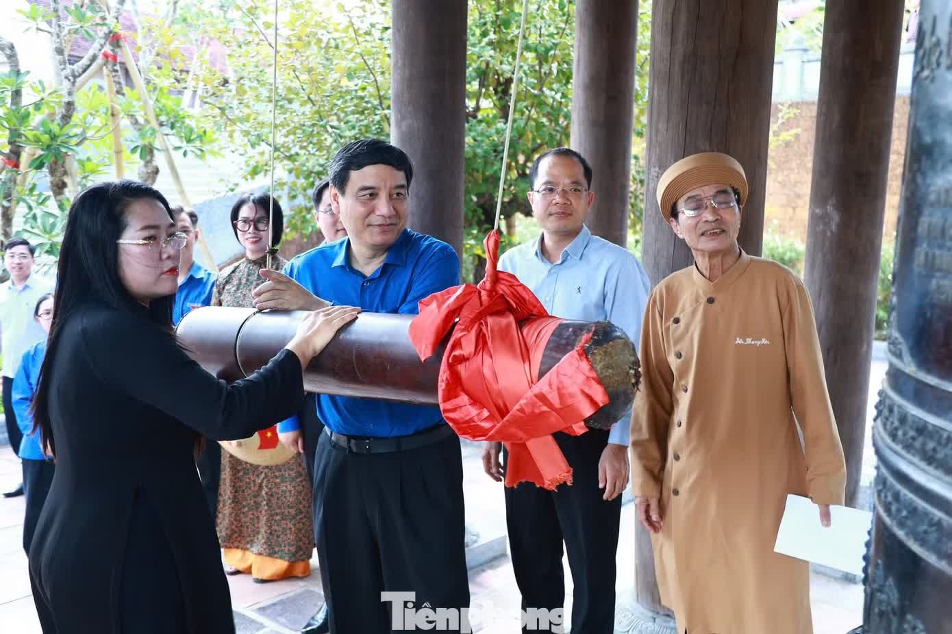 Ph&oacute; chủ tịch ảnh 9