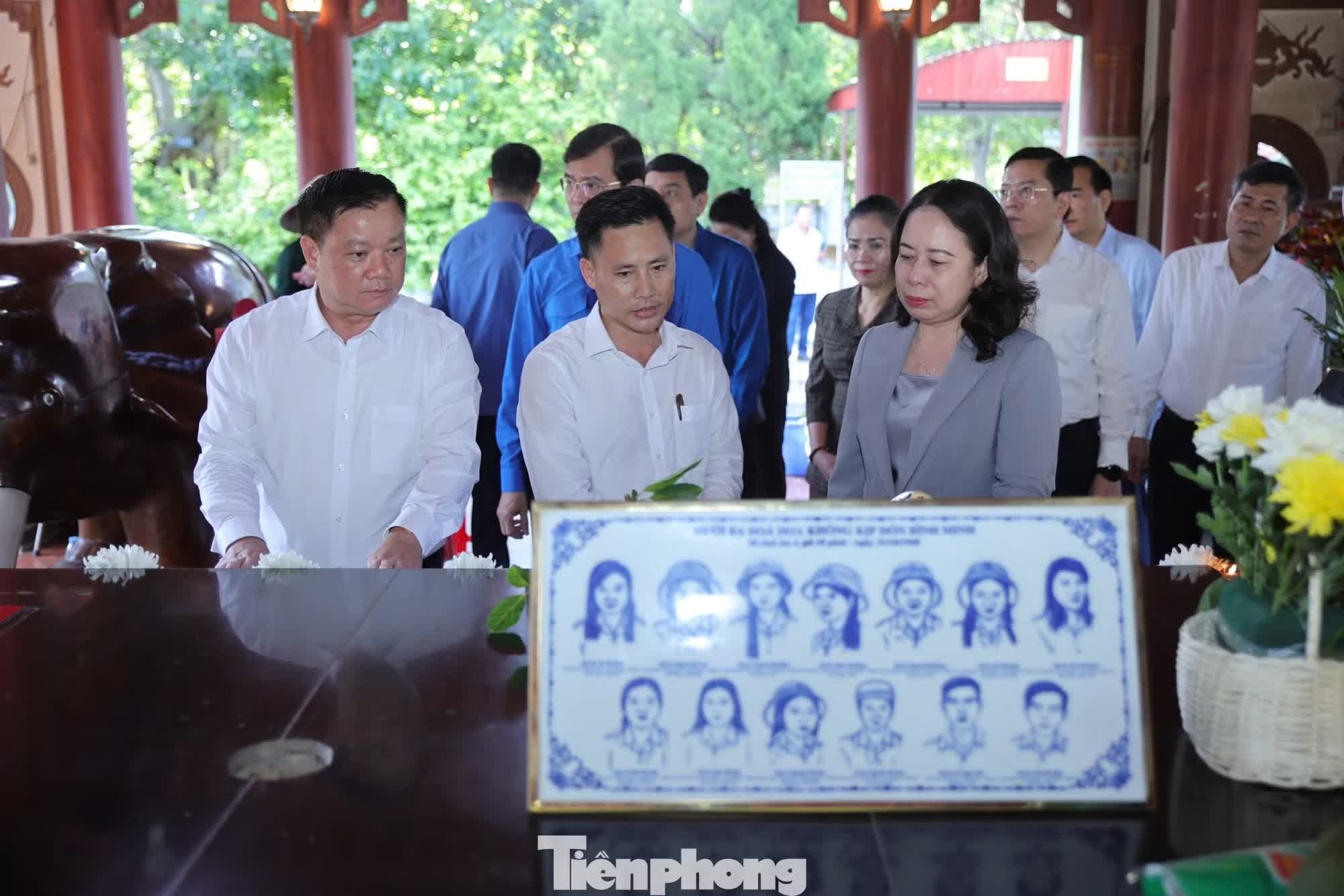 Phó chủ tịch ảnh 5 Phó chủ tịch ảnh 5