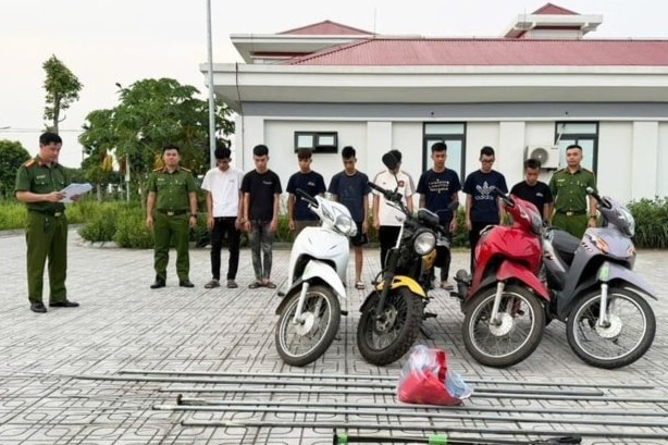 Khởi tố 27 thanh niên niên vác hung khí diễu phố thị uy