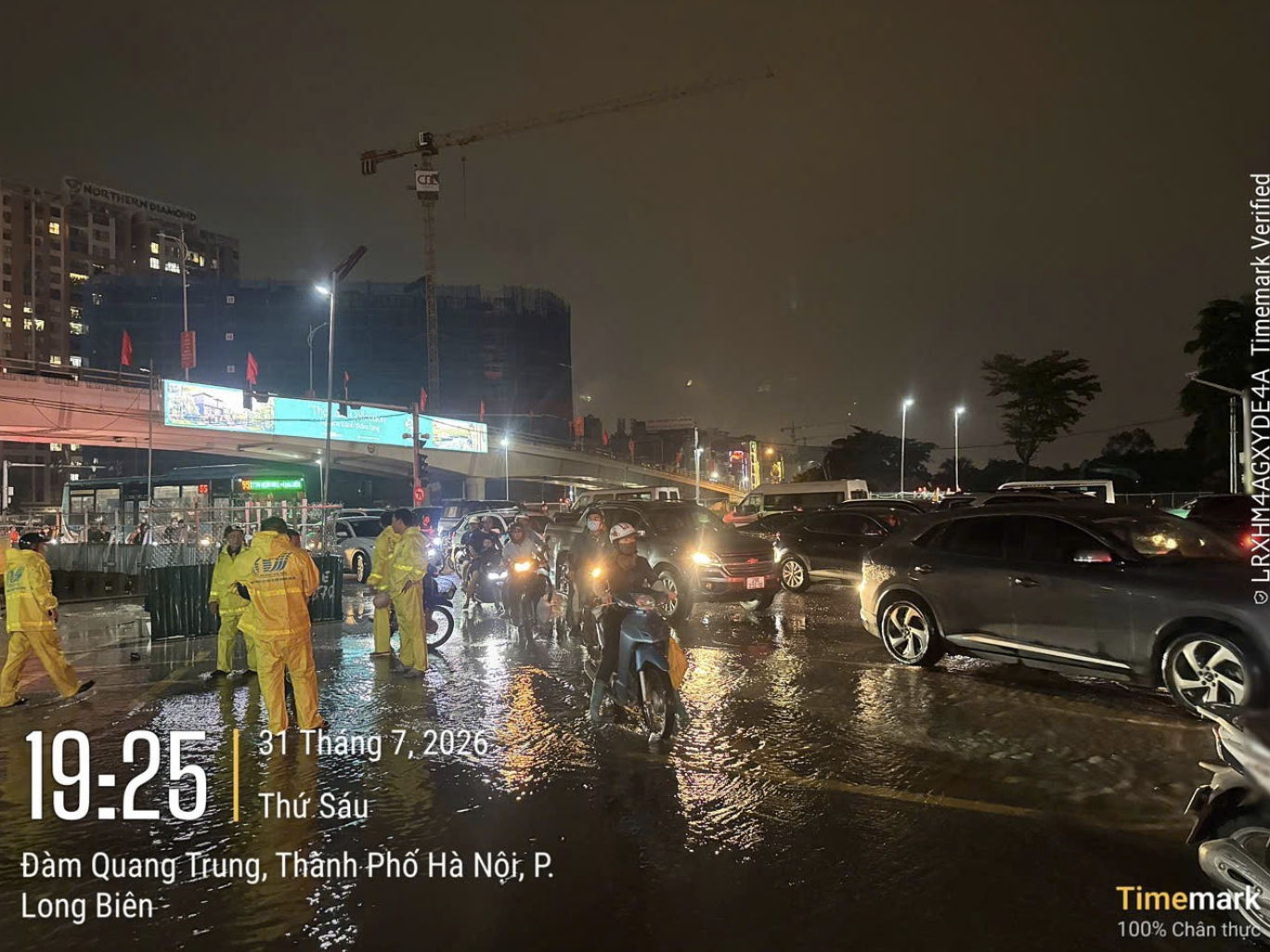 mưa lớn ảnh 2