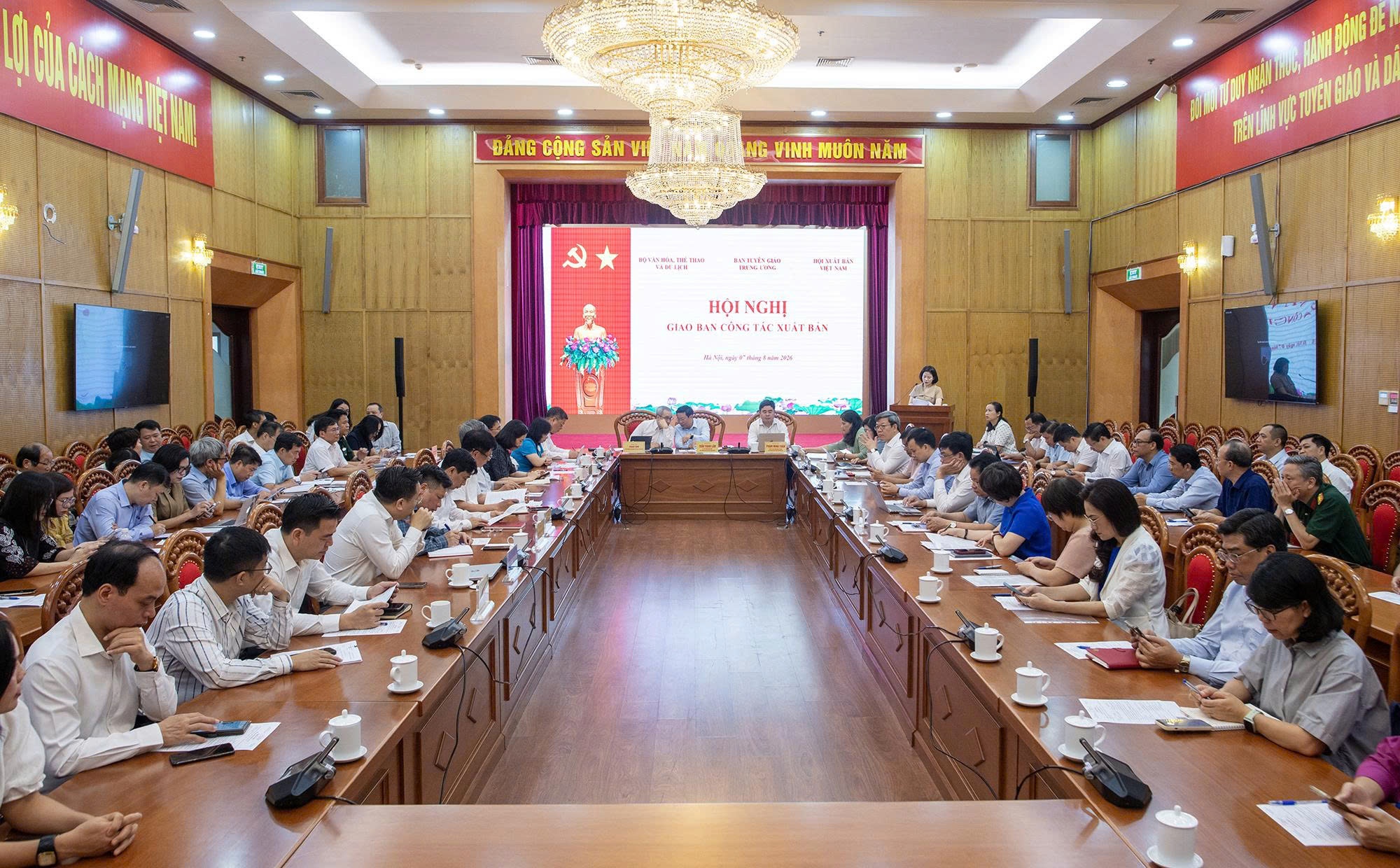 xuất bản ảnh 1