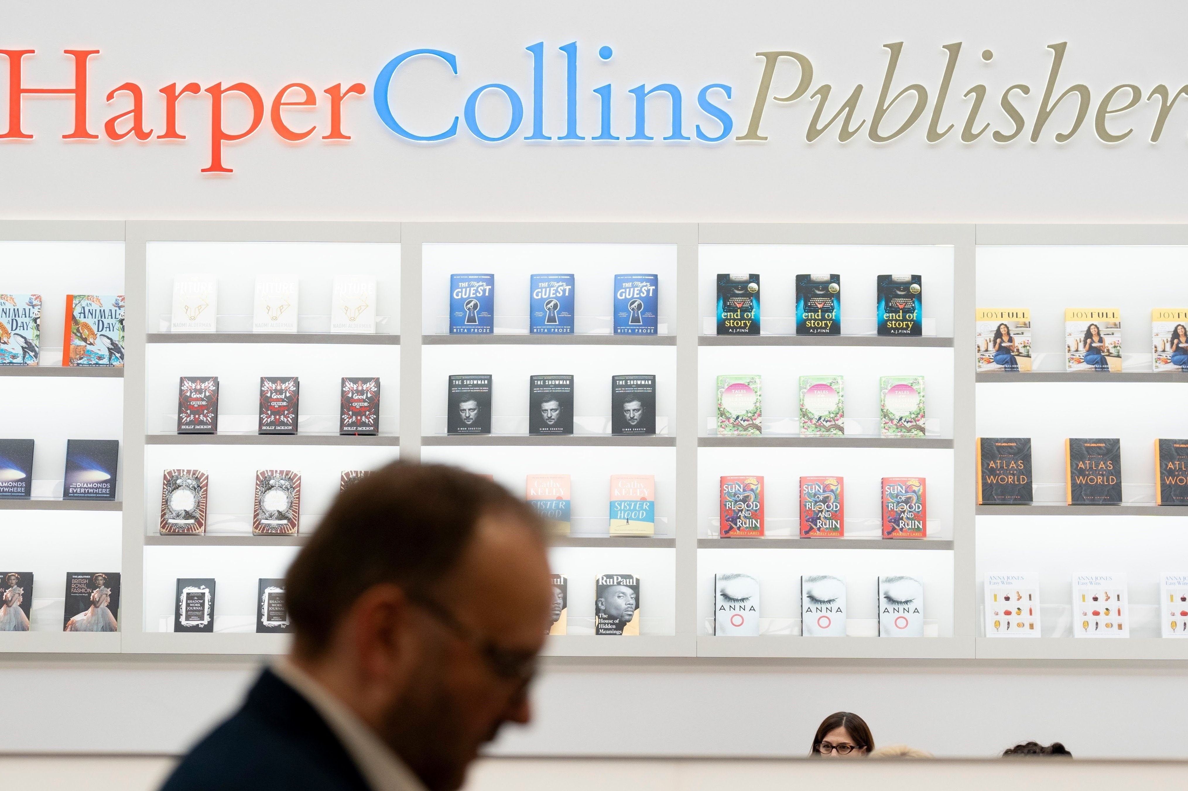 Doanh thu nhà xuất bản HarperCollins tăng nhờ sách nói