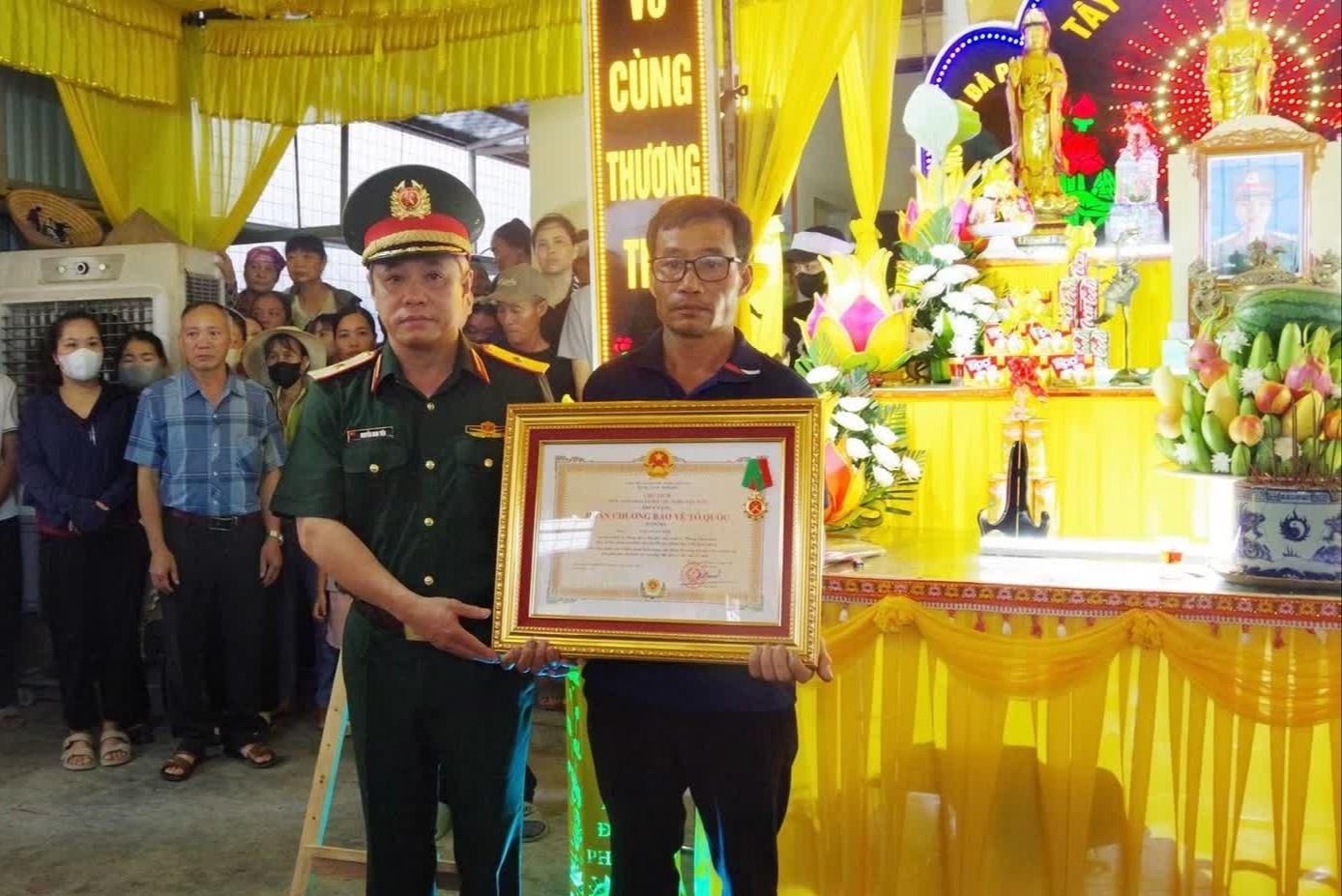 Quân khu 3 trao Huân chương cho thân nhân chiến sĩ hy sinh khi cứu đồng đội