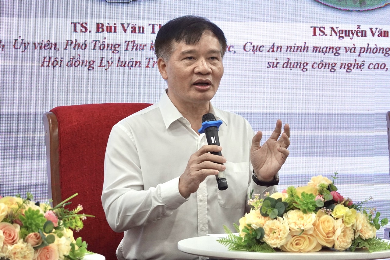 ch&iacute;nh trị ảnh 3