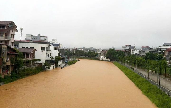 mưa ảnh 1