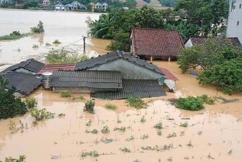 Nước ngập tứ bề, nhấn chìm nhiều ngôi nhà ở Lạng Sơn