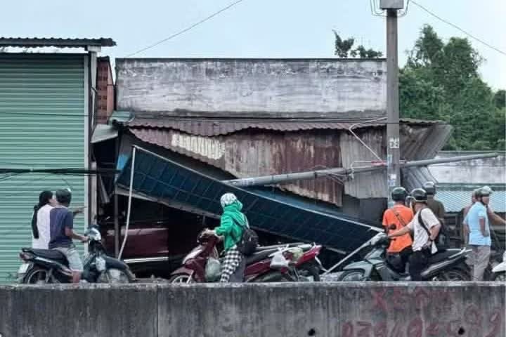 Ôtô gây tai nạn liên hoàn rồi lao vào nhà dân, một người tử vong