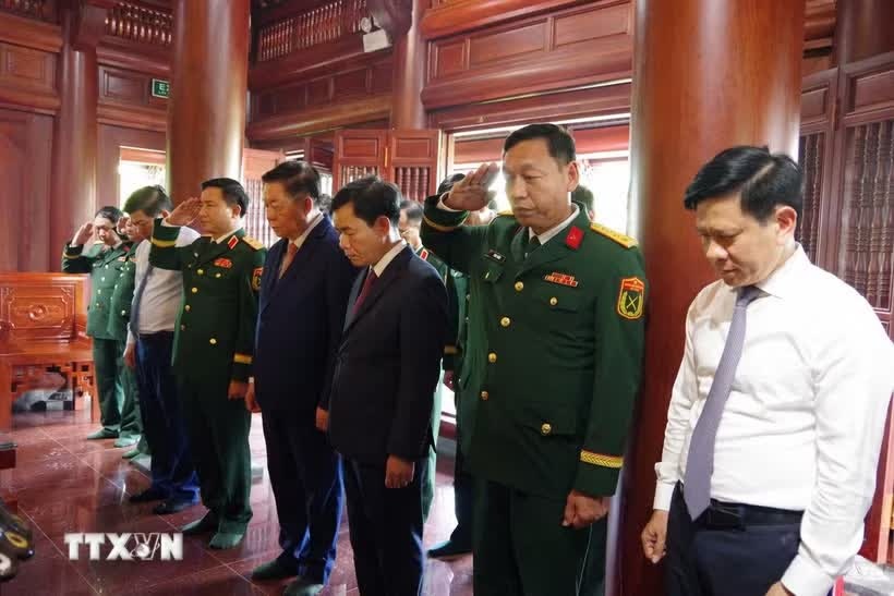 Đại tướng Nguyễn Trọng Nghĩa dâng hương tưởng niệm Đại tướng Võ Nguyên Giáp