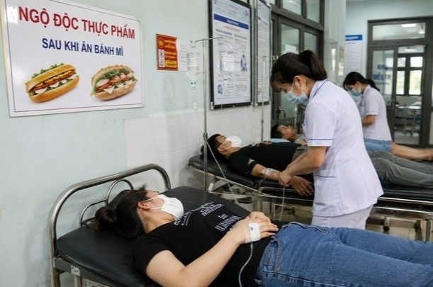 78 người nhập viện nghi ngộ độc sau khi ăn bánh mì thập cẩm ở Gia Lai