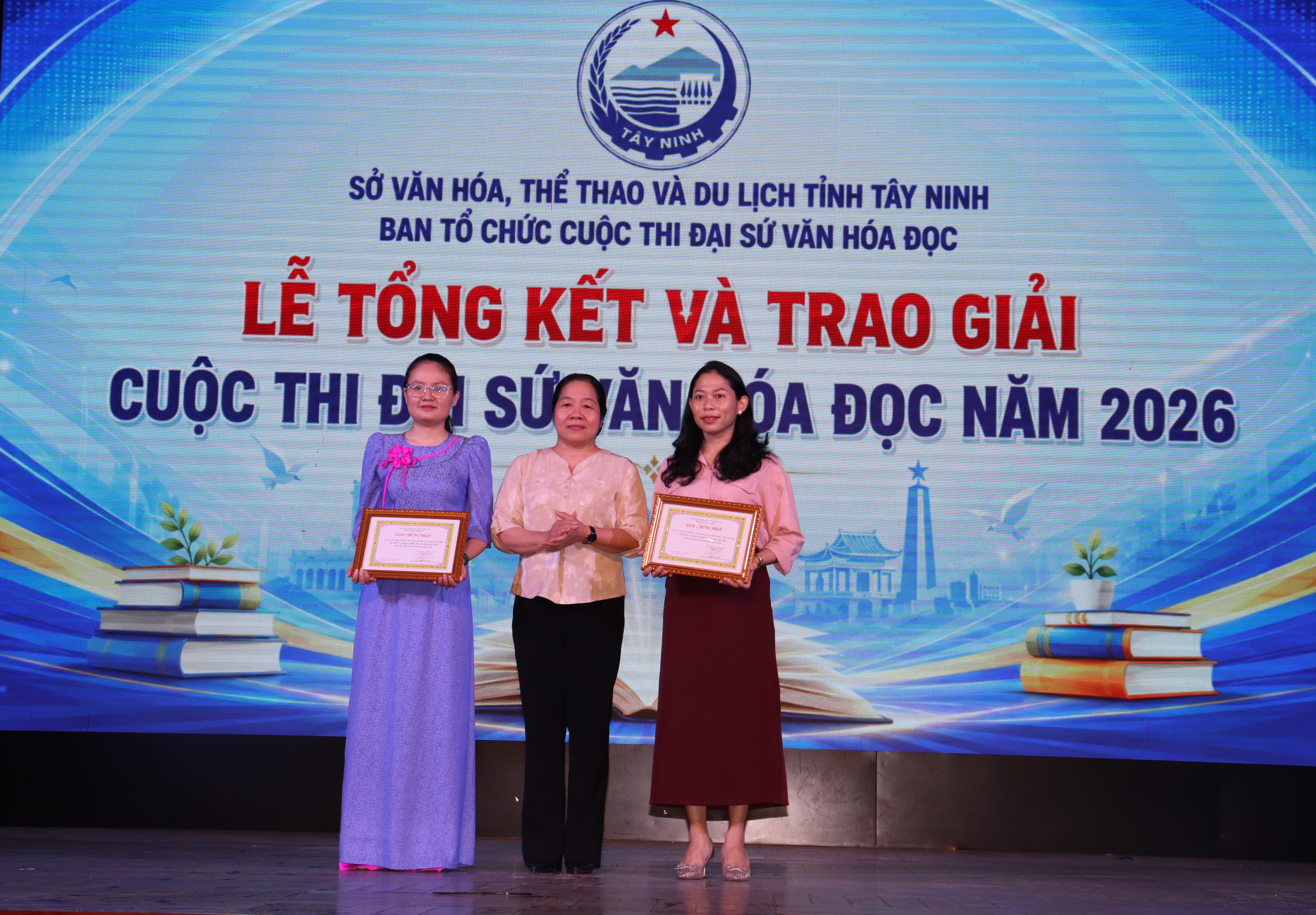 văn h&oacute;a đọc ảnh 2