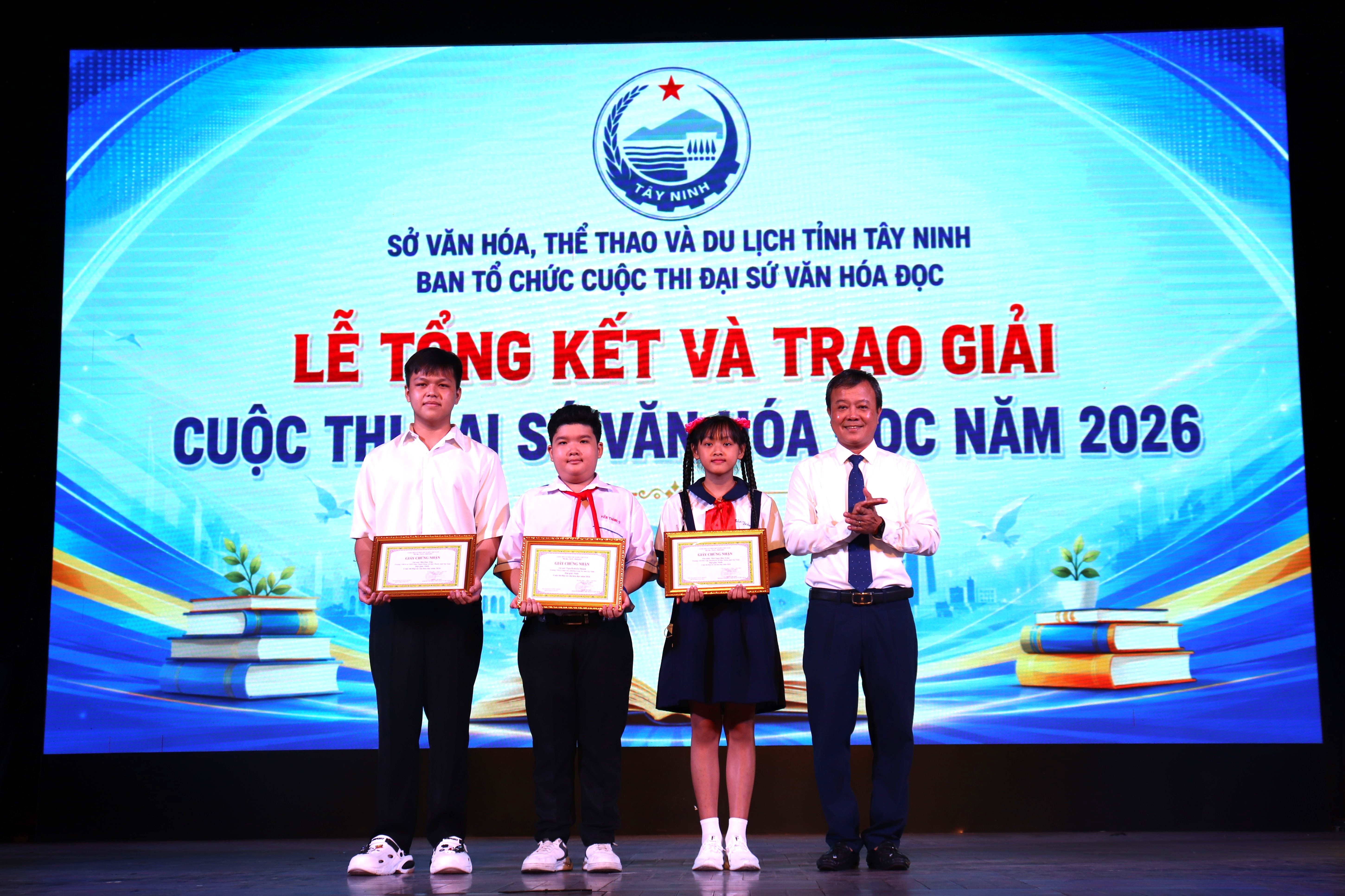 văn h&oacute;a đọc ảnh 3