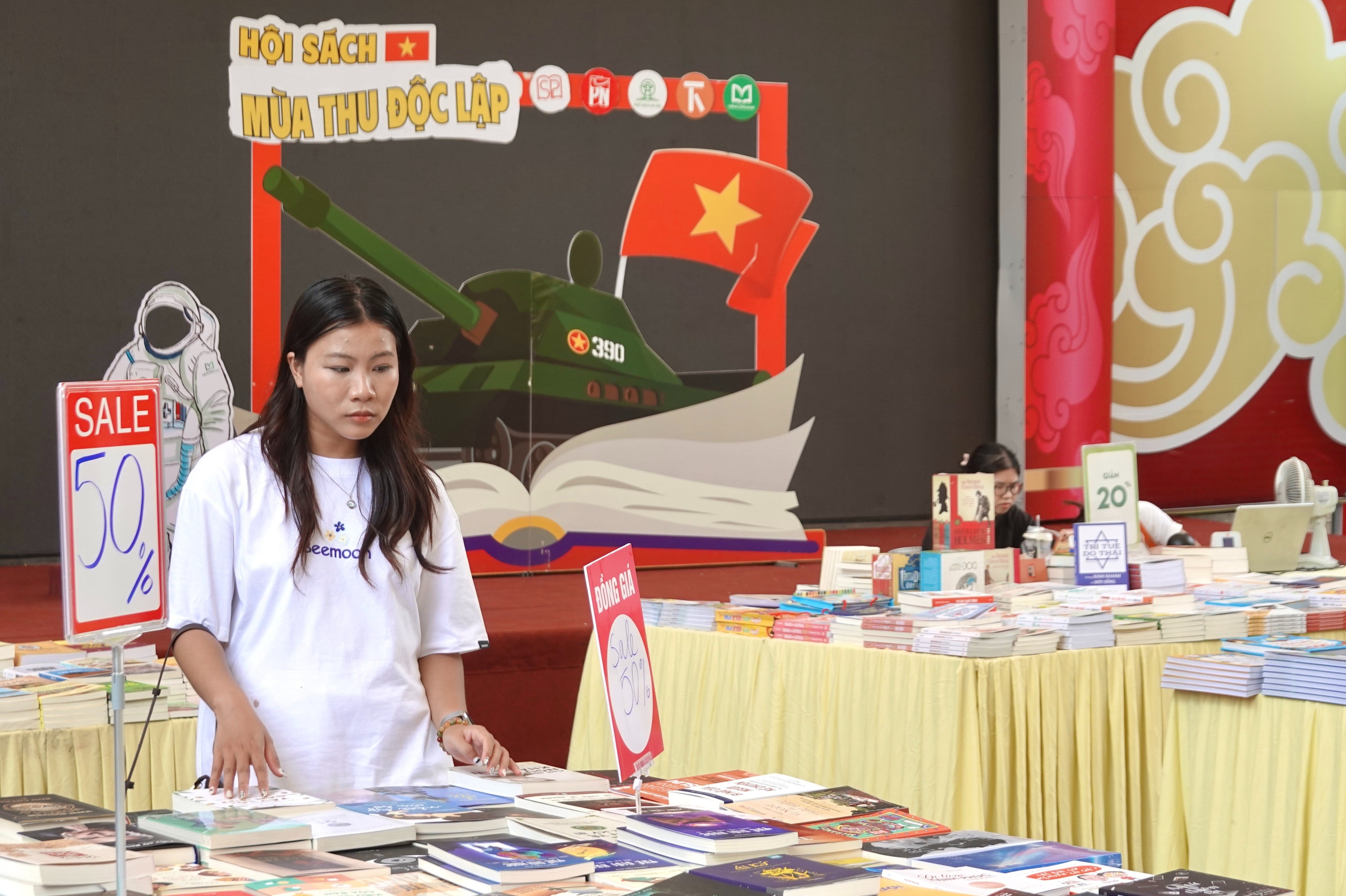 Nghỉ lễ, tới Hội sách 'Mùa Thu Độc Lập' tại Phố Sách Hà Nội