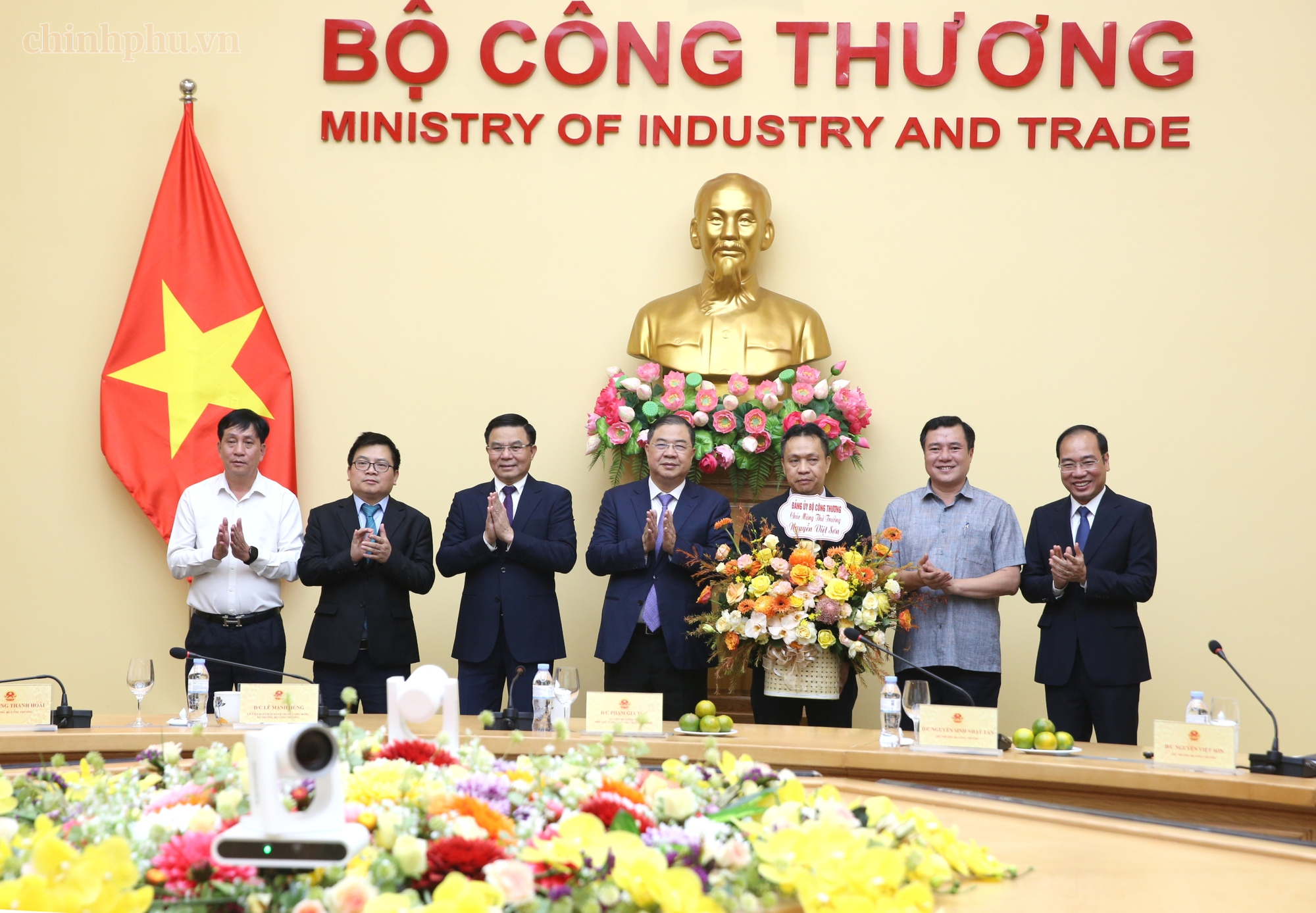 Thứ trưởng ảnh 2