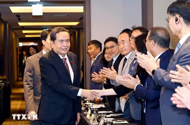 kiều b&agrave;o ảnh 3