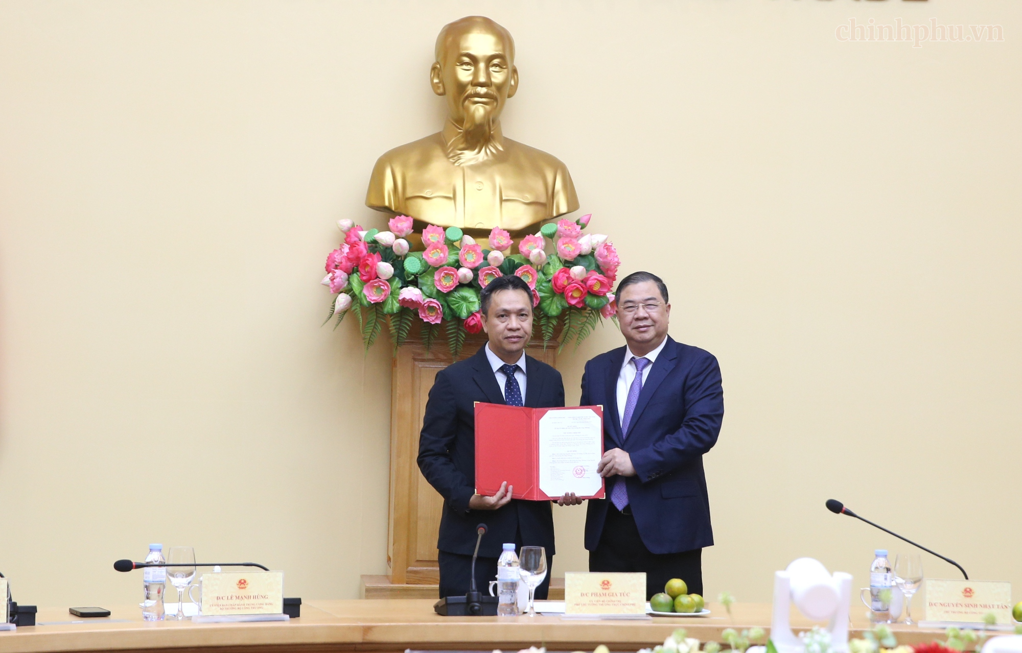 Thứ trưởng ảnh 1