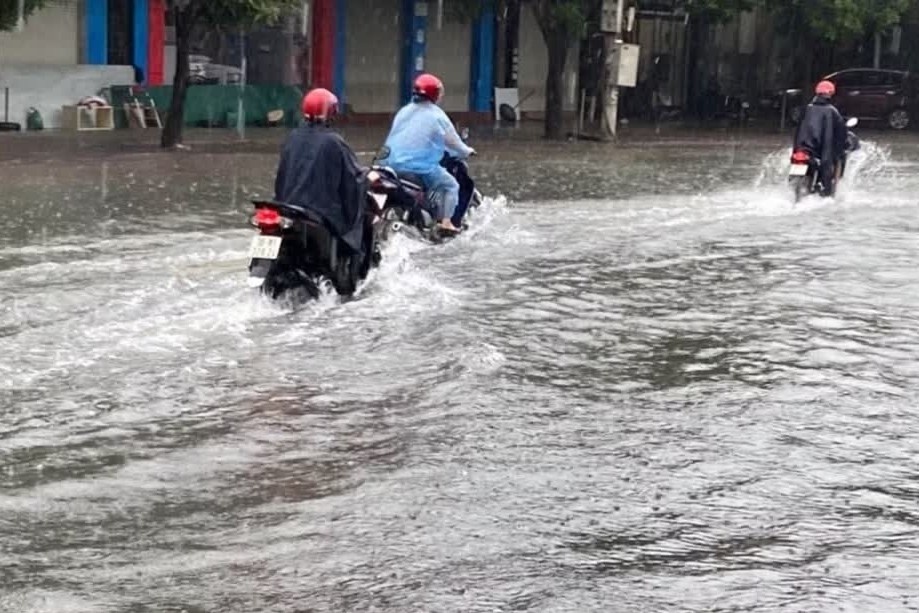 Miền Trung sắp đón mưa lớn, cảnh báo ngập úng, sạt lở