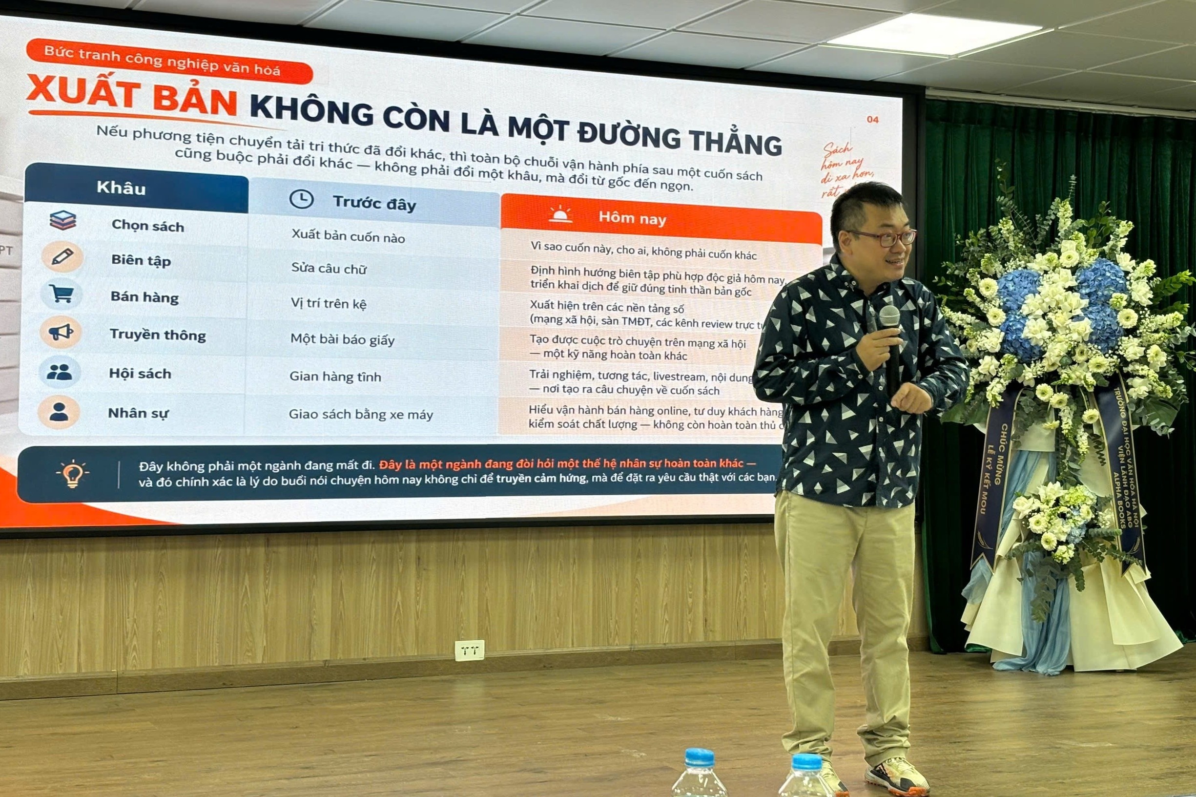 nh&agrave; xuất bản ảnh 2