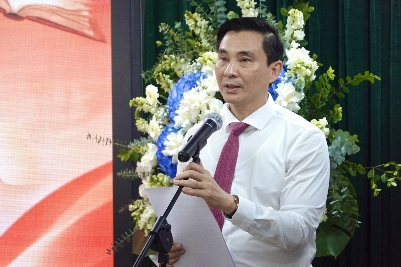 nh&agrave; xuất bản ảnh 1
