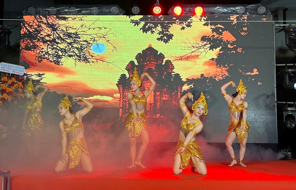 văn h&oacute;a đọc ảnh 4