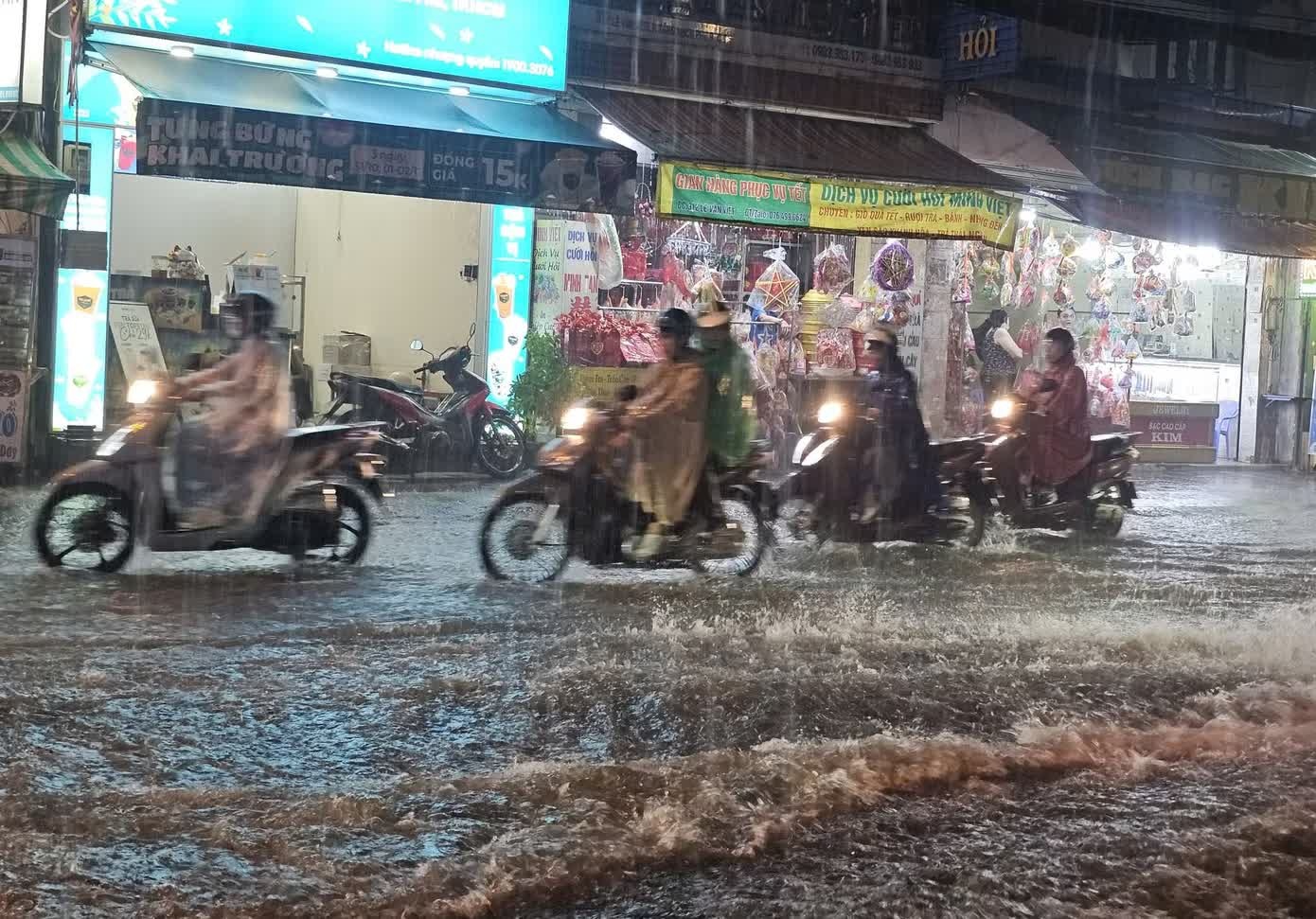 mưa lớn ảnh 1