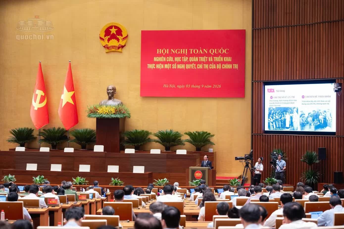 c&aacute;n bộ ảnh 1
