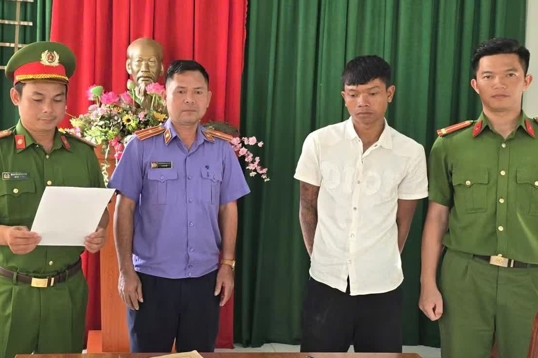 Tưới xăng đốt quần áo gây cháy rụi 2 căn phòng vì vợ uống bia, gọi không về