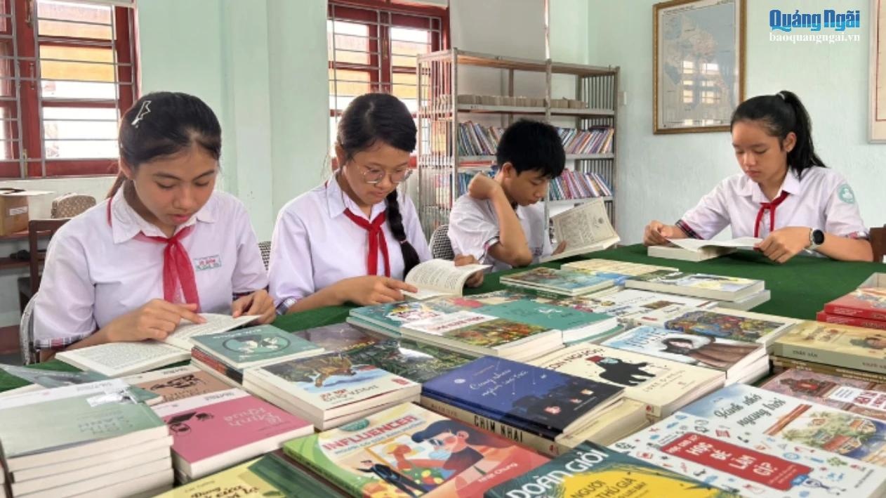 Đặng Th&ugrave;y Tr&acirc;m ảnh 2