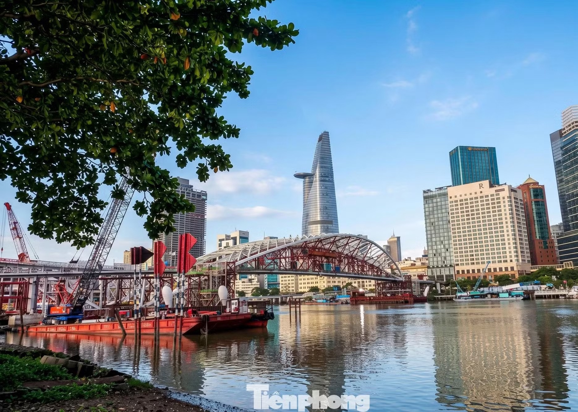 cầu đi bộ ảnh 1