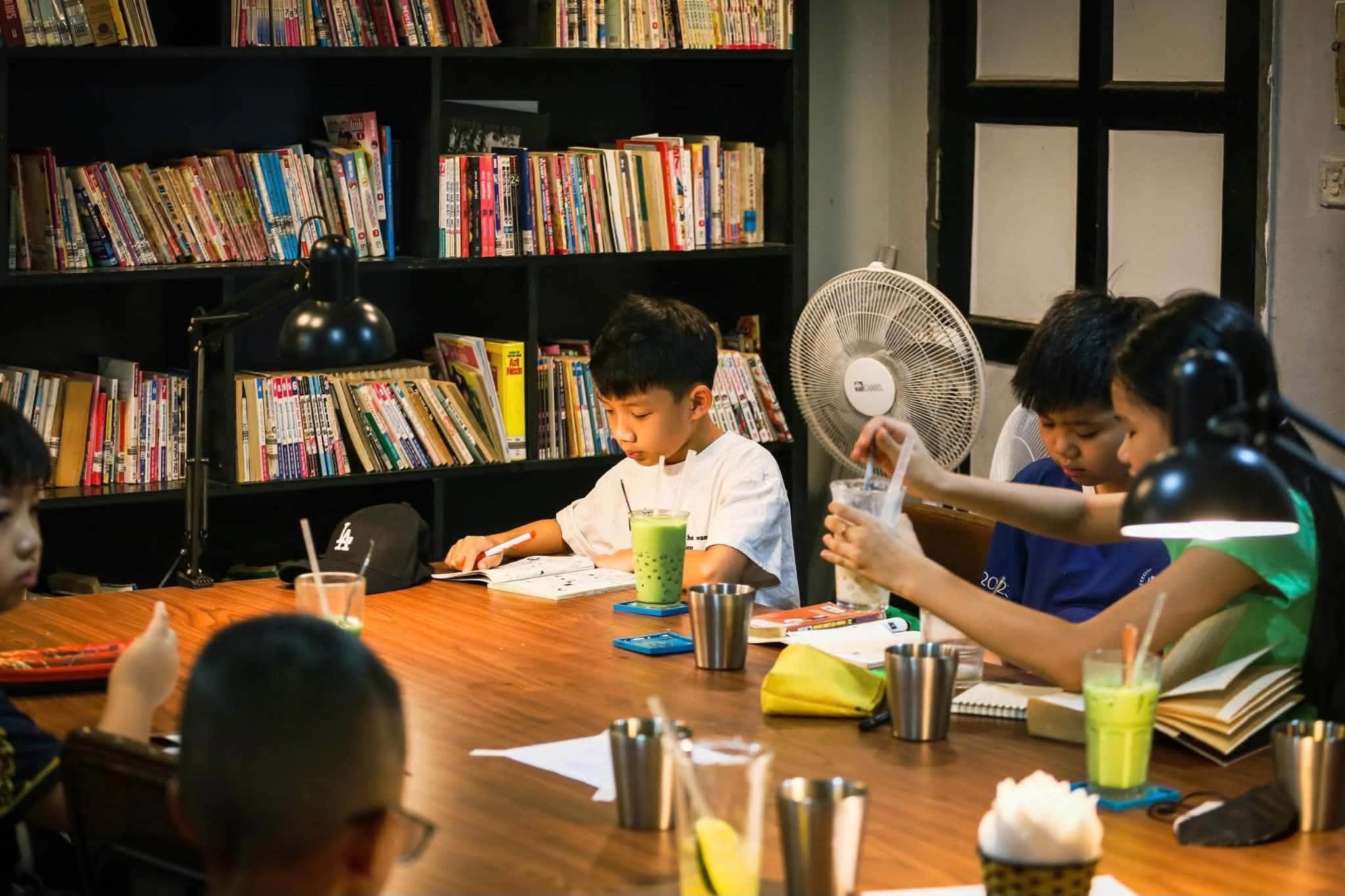 cafe s&aacute;ch ảnh 1