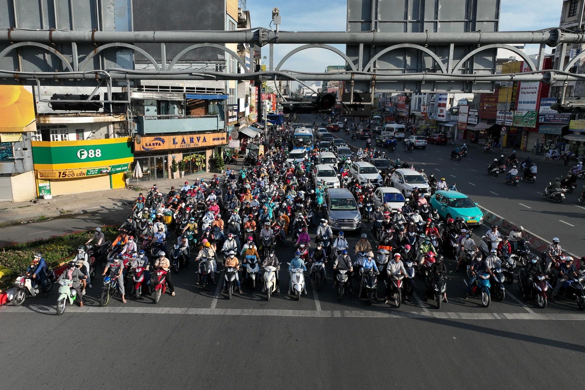 De xuat chi 10.000 ty cai tao truc giao thong Hang Xanh - Binh Trieu hinh anh