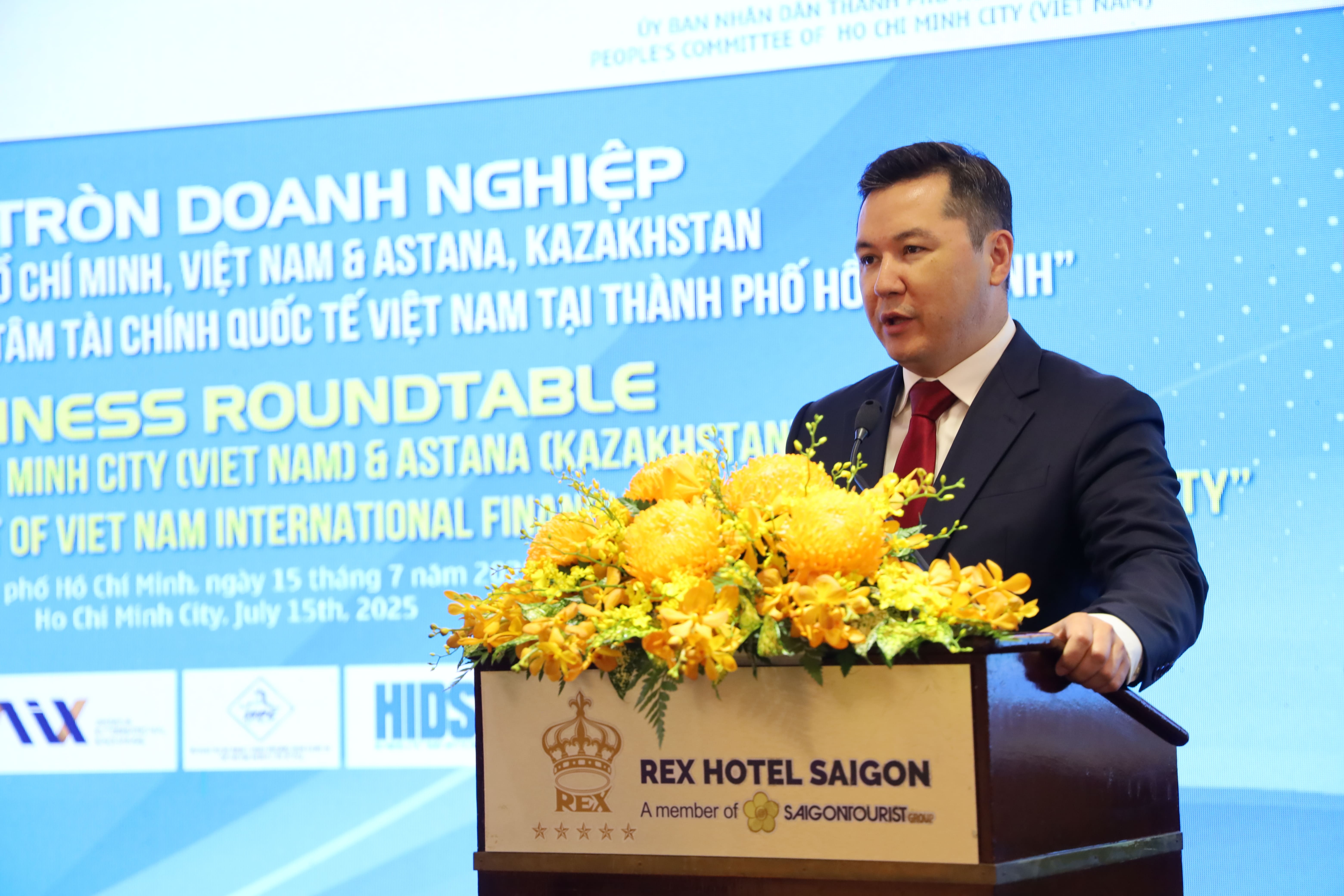 trung tam tai chinh TP.HCM anh 1