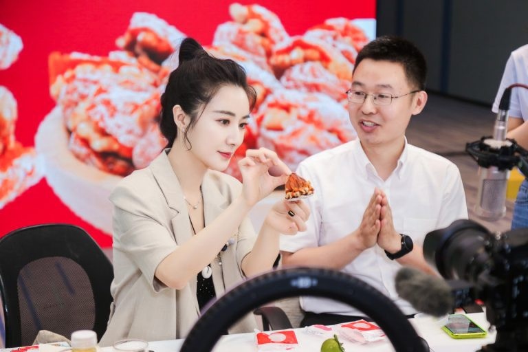 Cac nuoc quan ly KOL, KOC quang cao ban hang ra sao? hinh anh