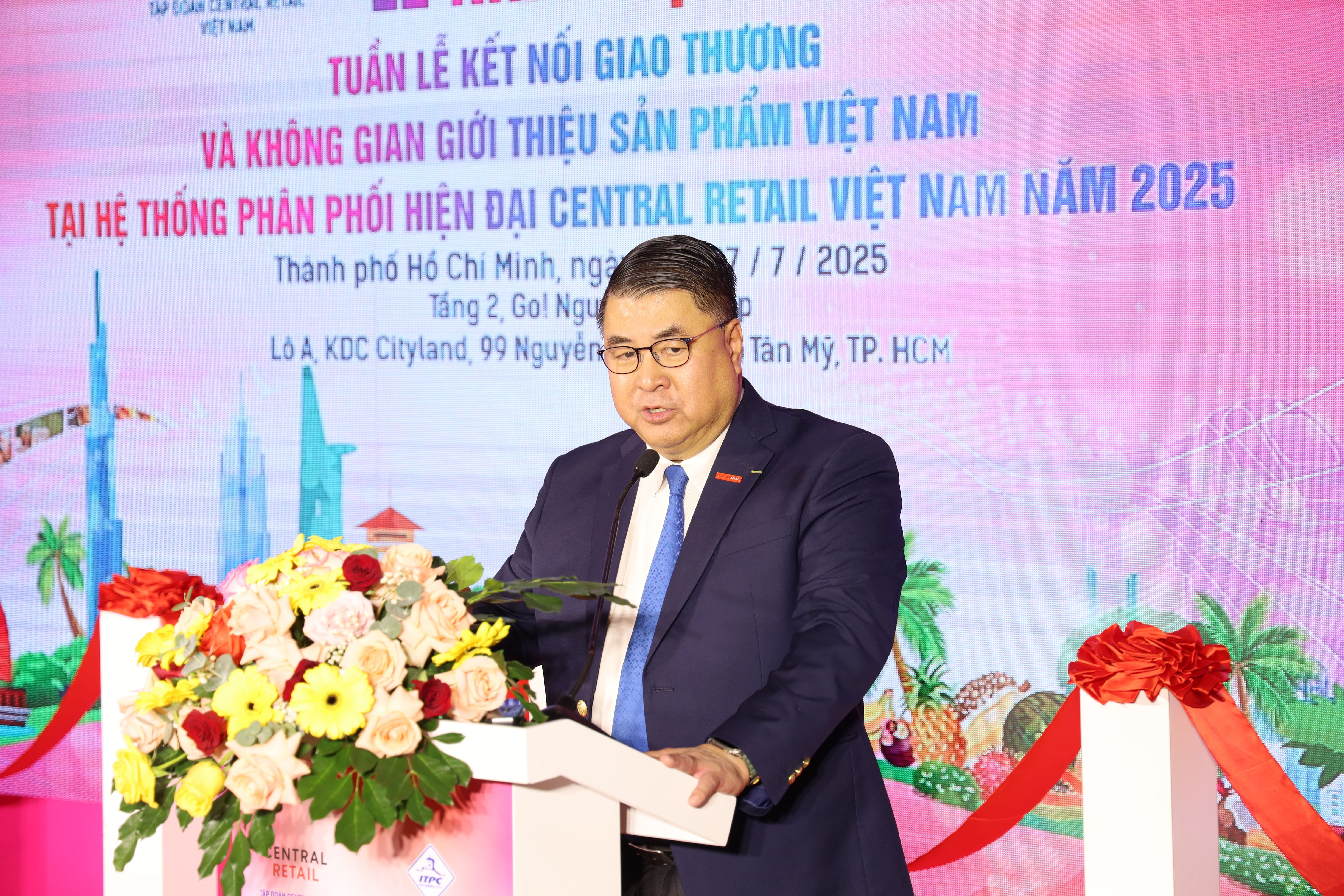 dua hang vao sieu thi anh 2