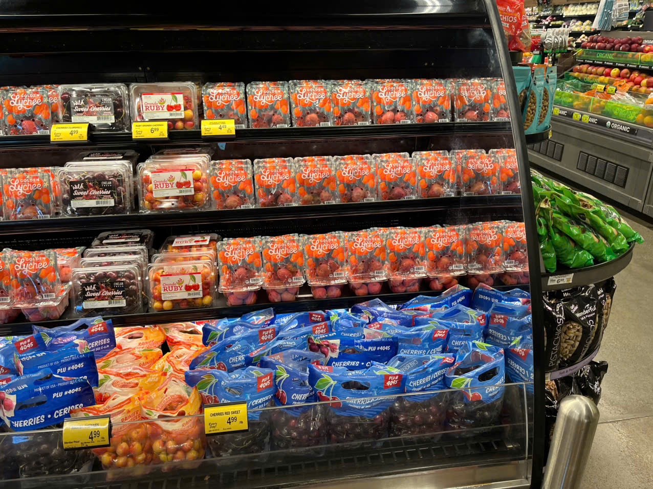 Vai thieu Bac Ninh len ke sieu thi lon nhat nuoc My hinh anh