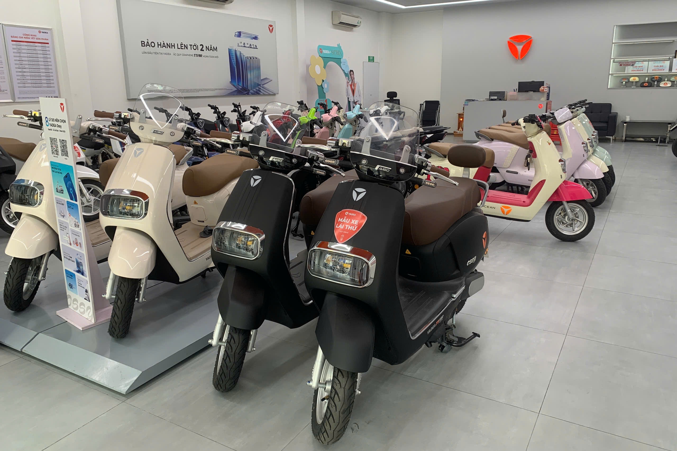 Cua hang xe dien TP.HCM het xe de ban hinh anh