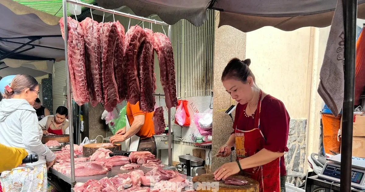 Nguoi dan ngai an thit heo hinh anh