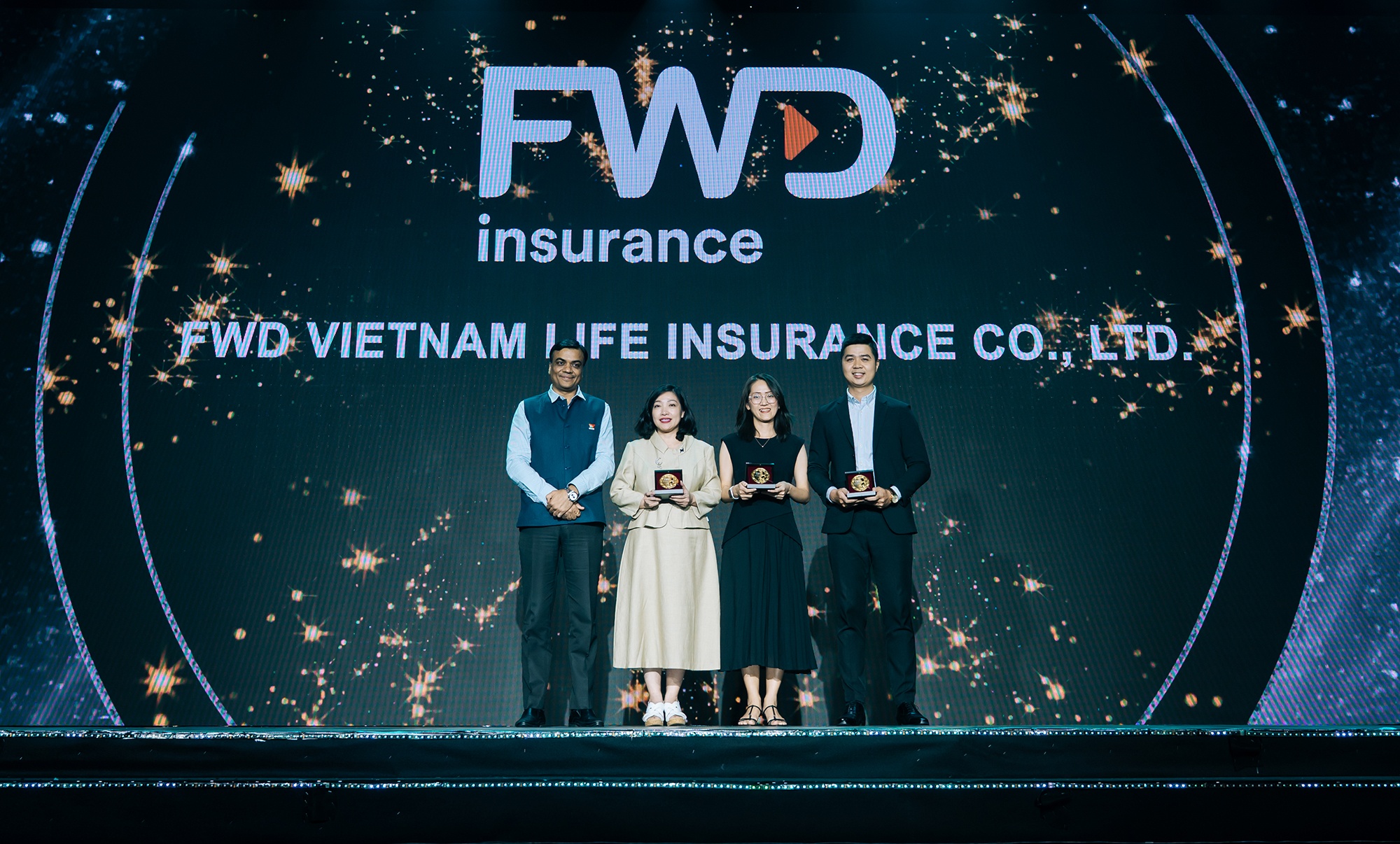 Hanh trinh FWD Viet Nam kien tao moi truong lam viec ly tuong hinh anh