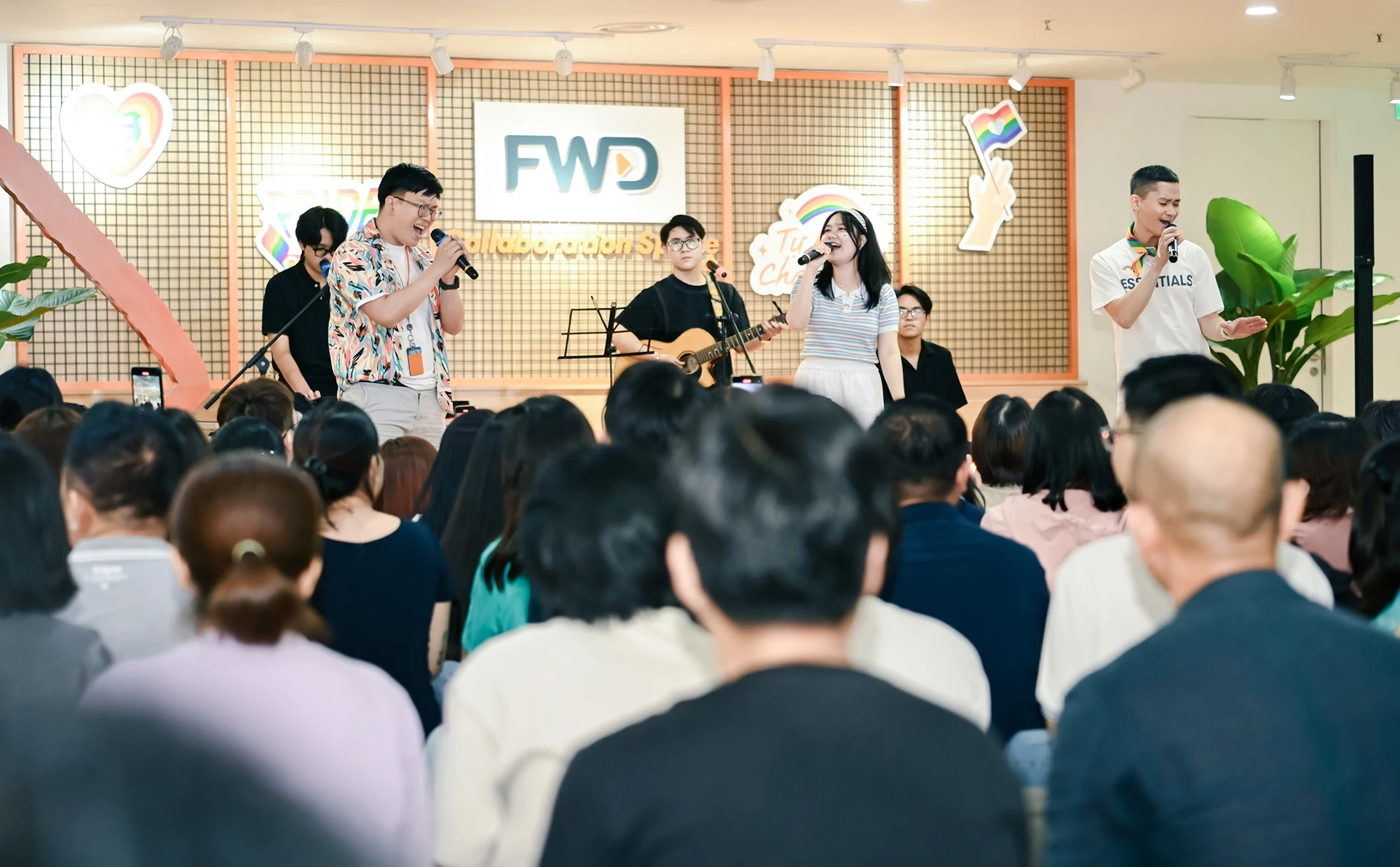 FWD Viet Nam anh 3