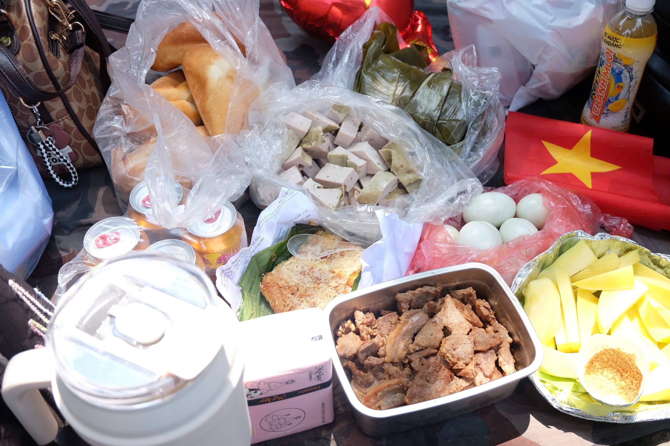 Nguoi dan bay 'mam co' tren via he cho xem hop luyen dieu binh hinh anh