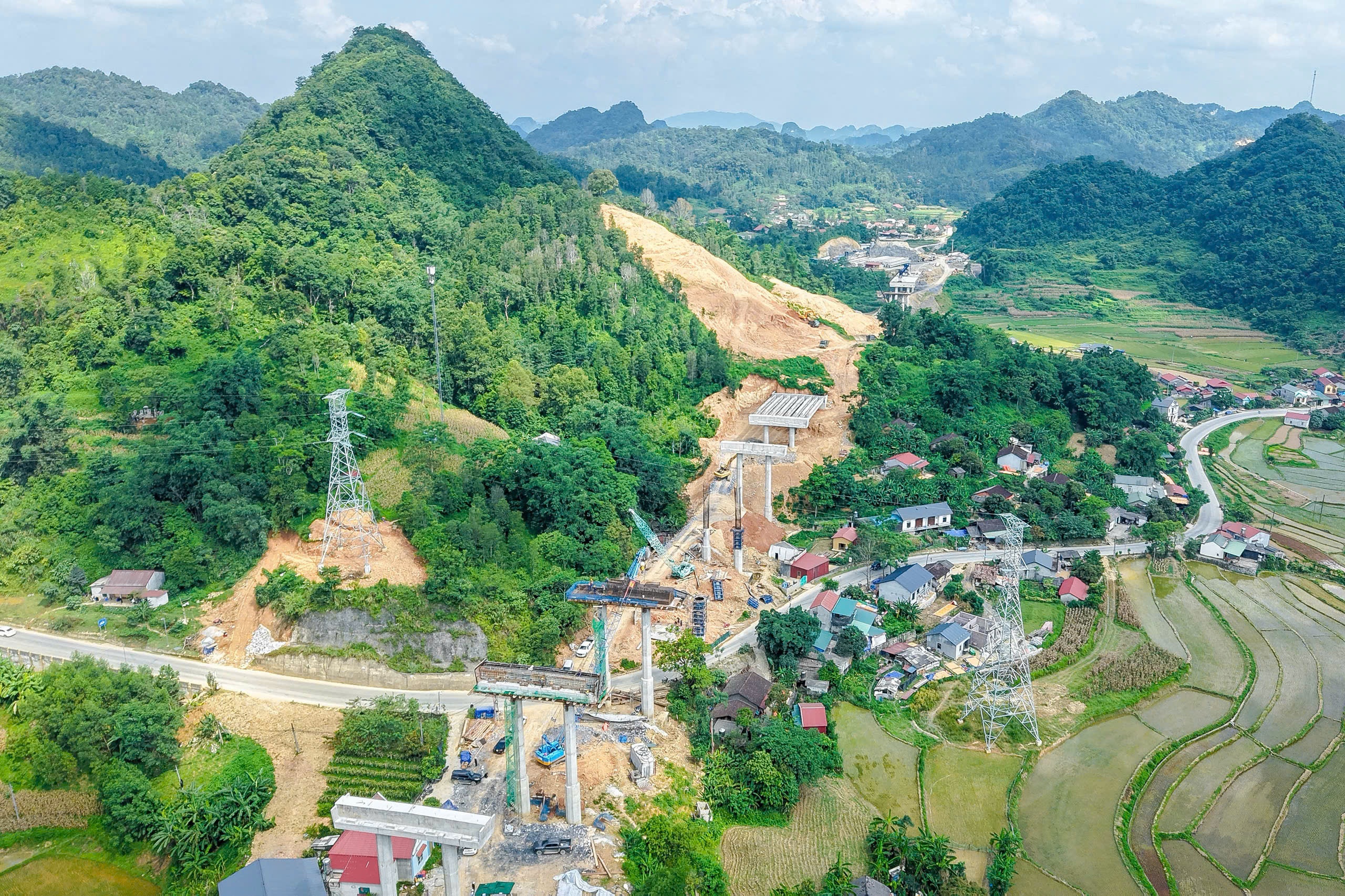 Loat du an cao toc trong diem thi cong xuyen le 2/9 hinh anh