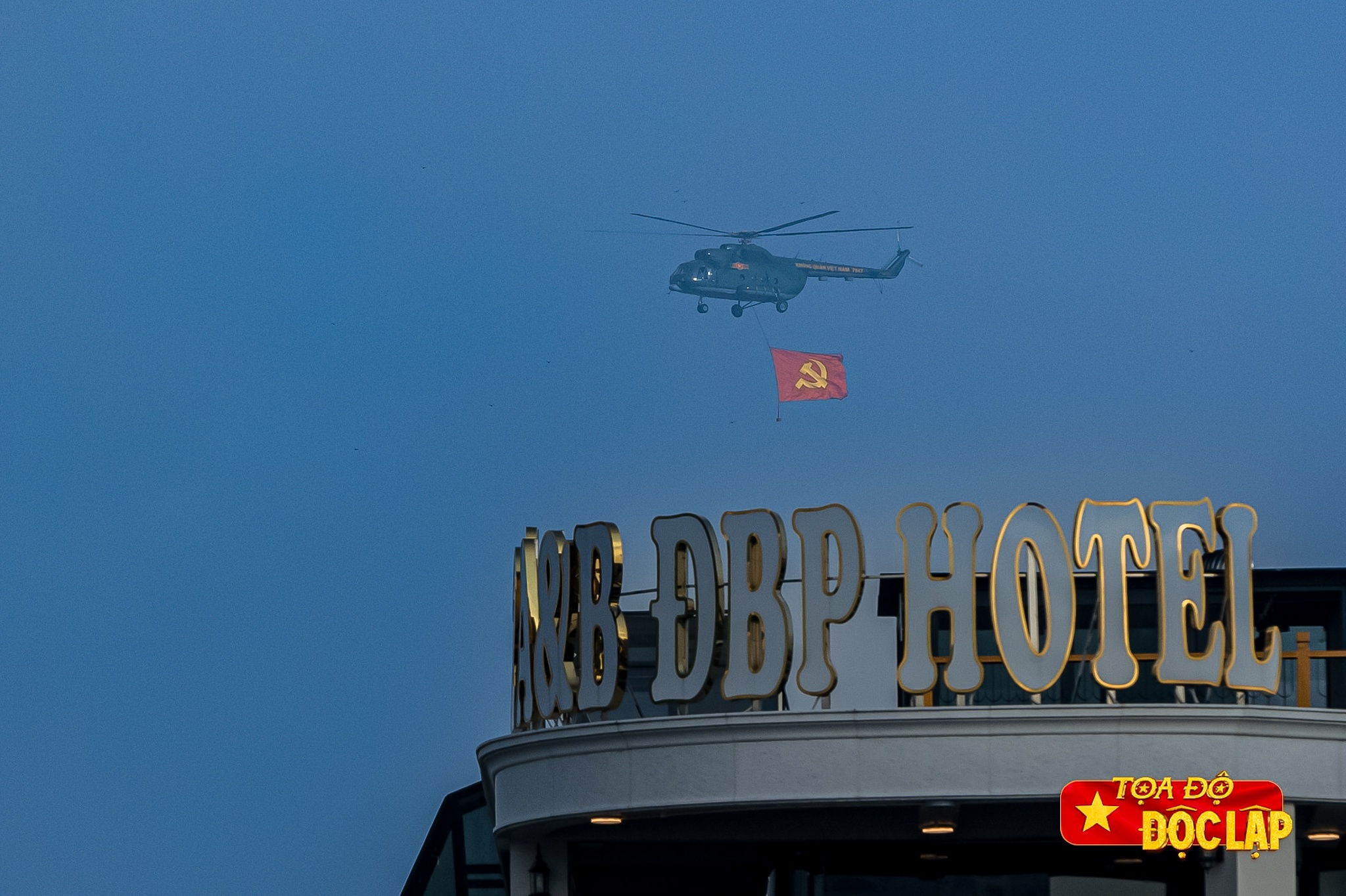 truc thang,  tiem kich,  bau troi Ha Noi anh 5