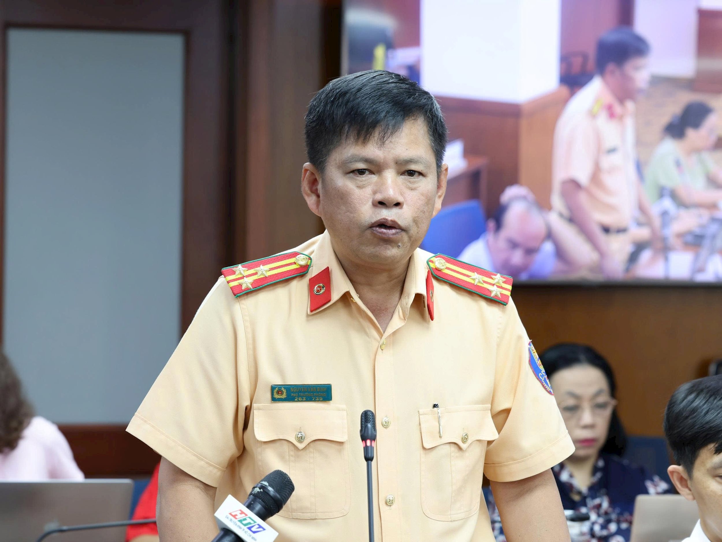 Cong an TP.HCM de nghi som sua chua duong Kha Van Can hu hong nang hinh anh