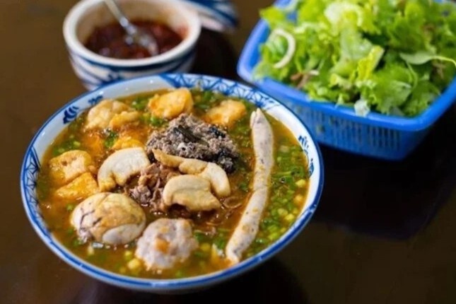 Rau gia vi dat hon thit, chu quan bun pho rap rinh tang gia de bu lo hinh anh