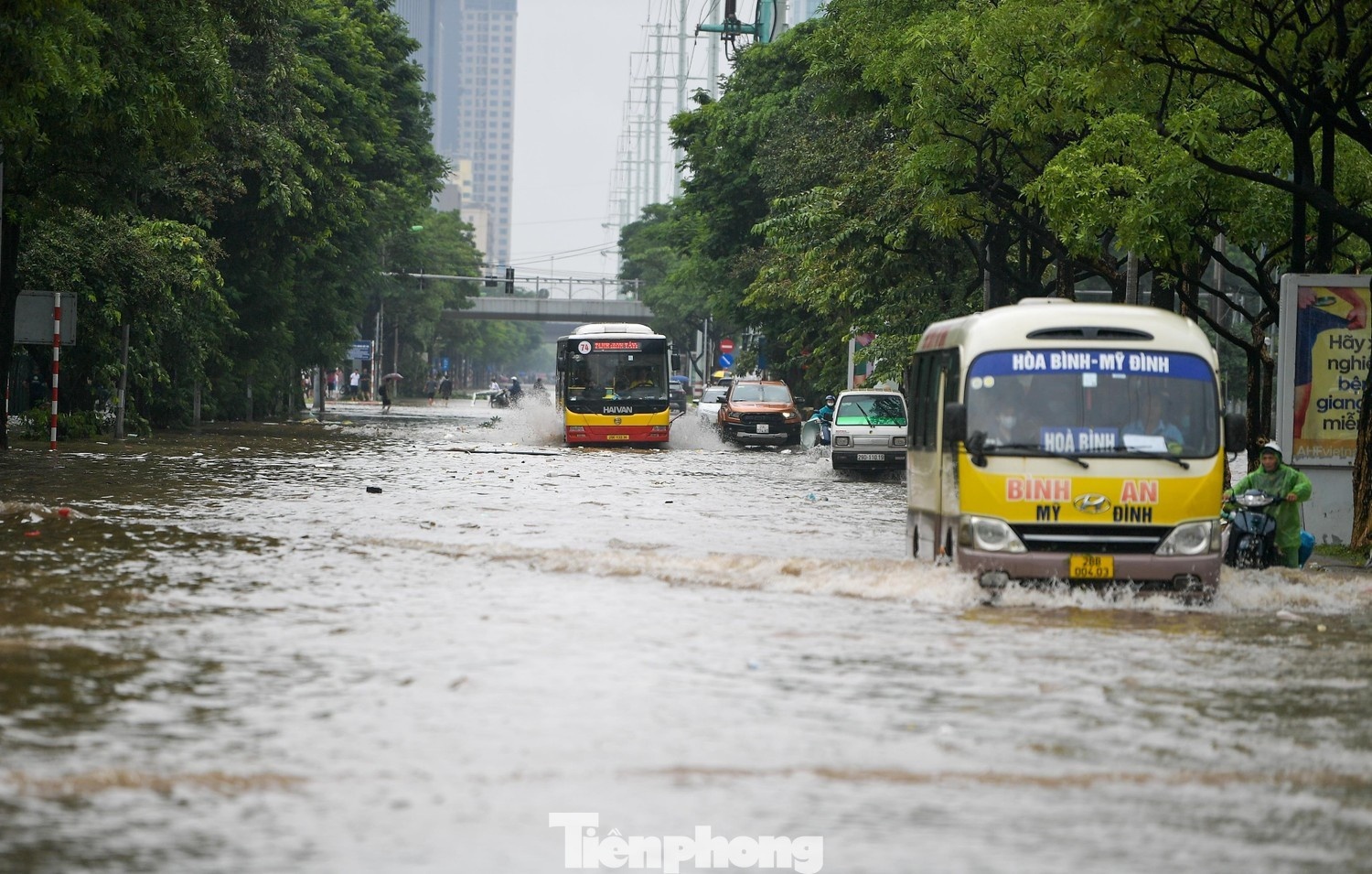 ngap ung do thi,  bao lu anh 2