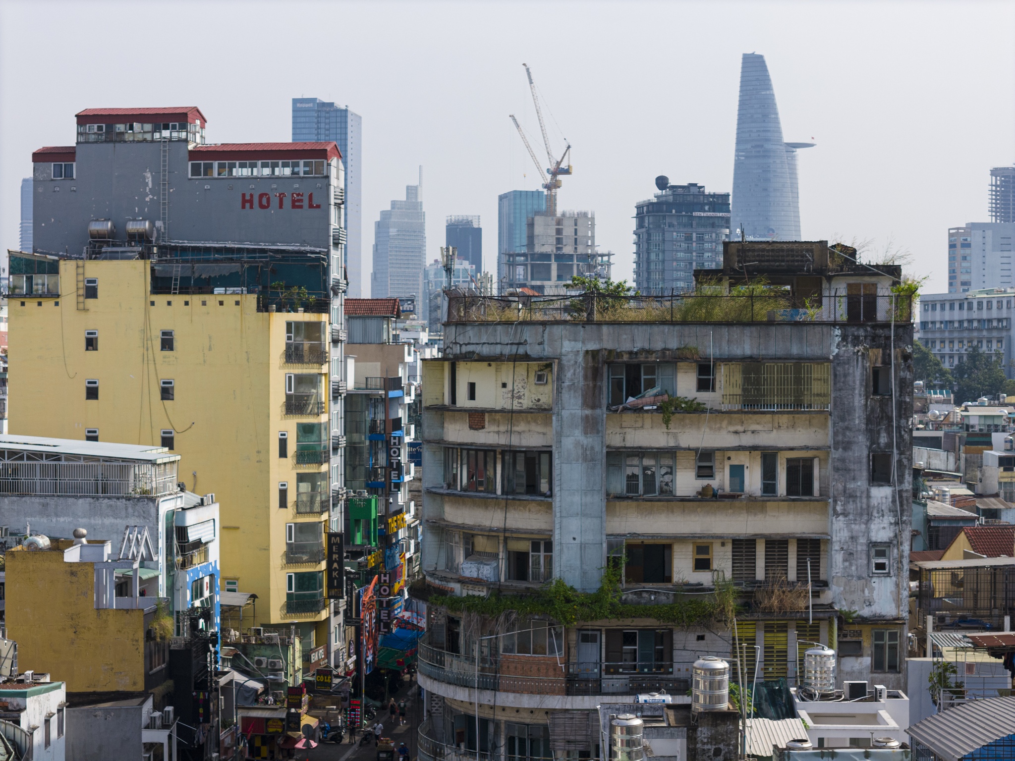 Roi chung cu xuong cap o Bui Vien, dan mo tiem ben canh cho nha moi hinh anh