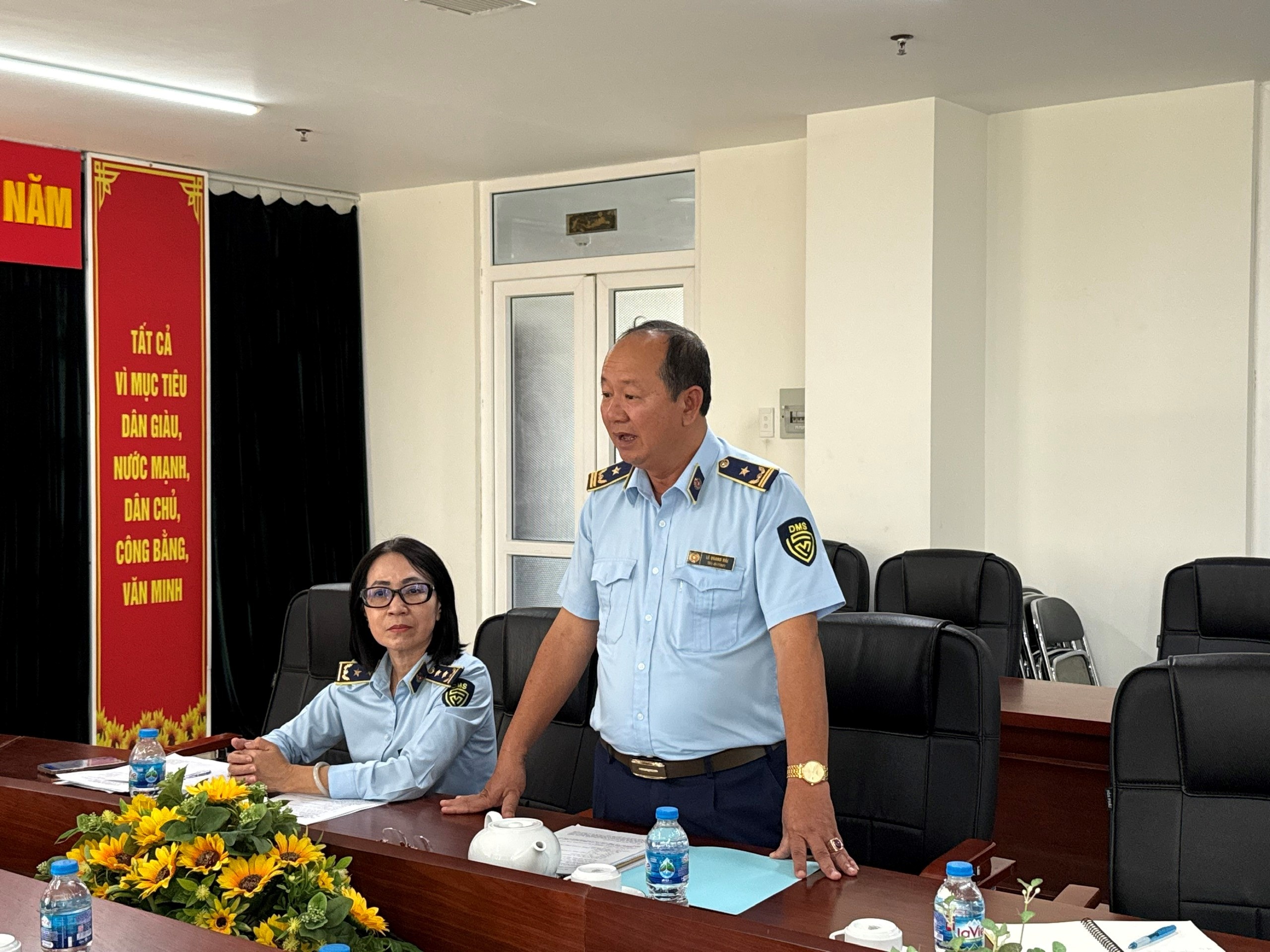 TP.HCM lam viec voi LVMH ve hang gia, hang nhai hinh anh