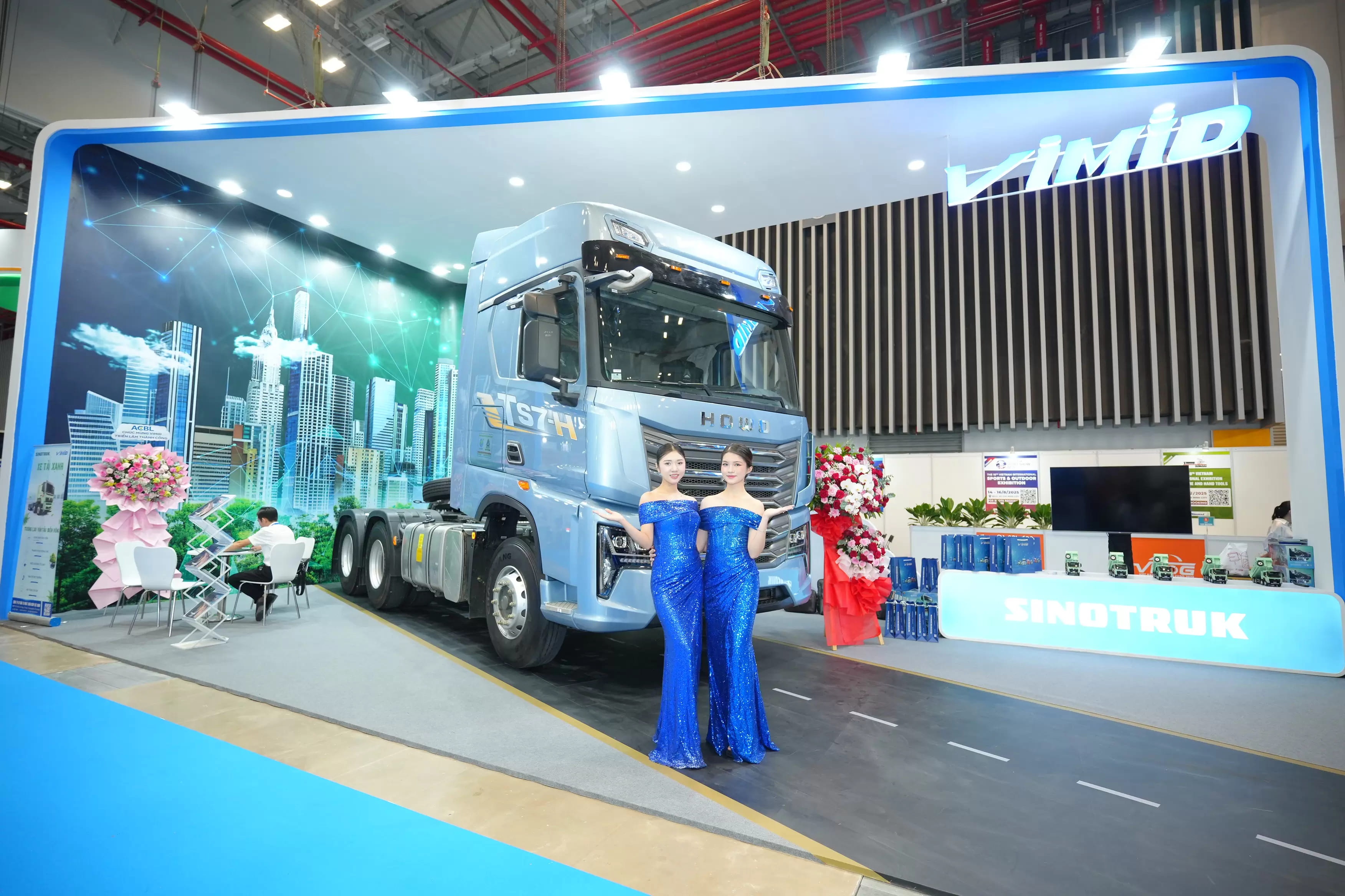 Doanh nghiep buon xe tai Trung Quoc lai ky luc hinh anh