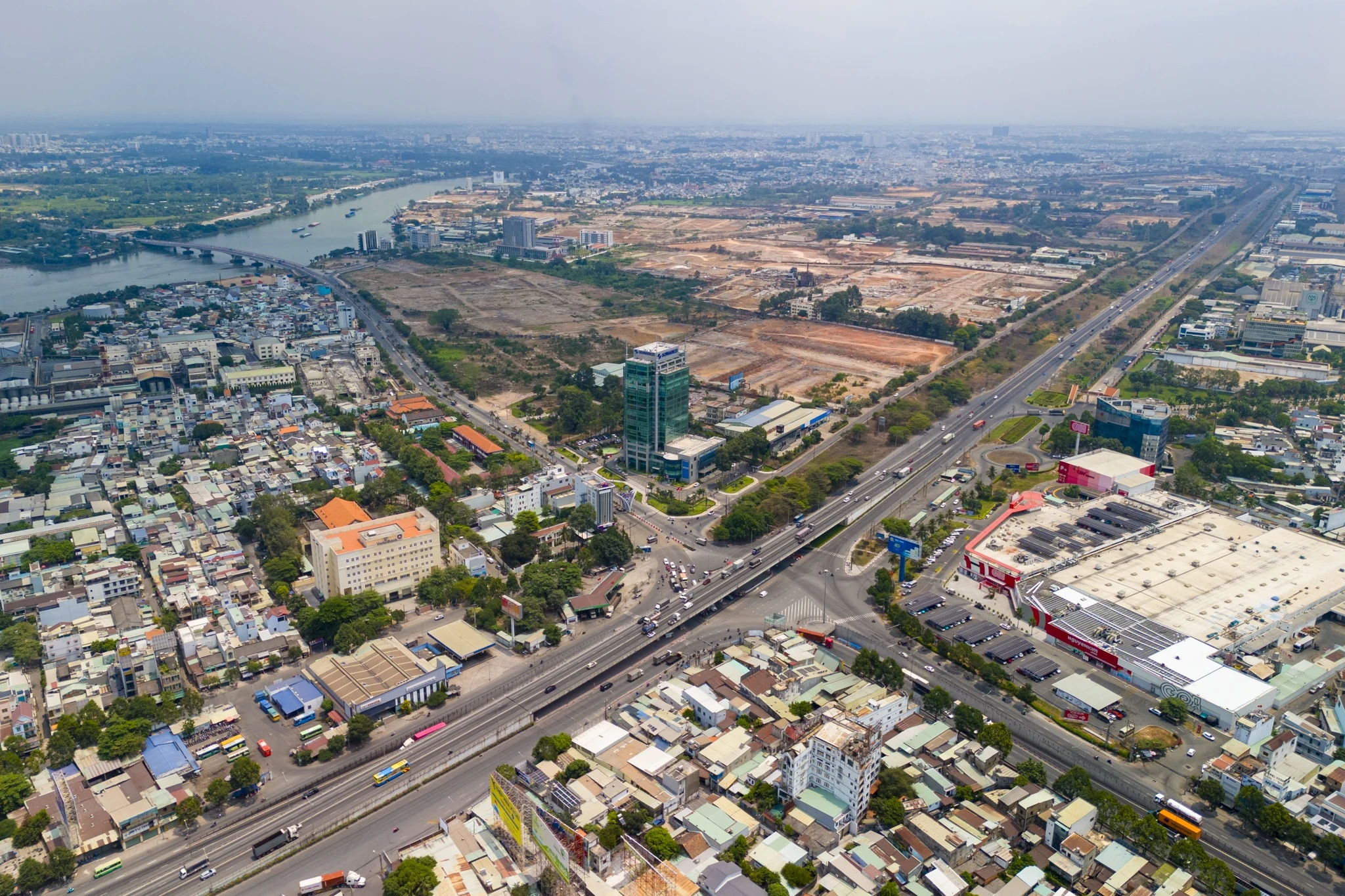 Bien Hoa 'lot xac' hinh anh