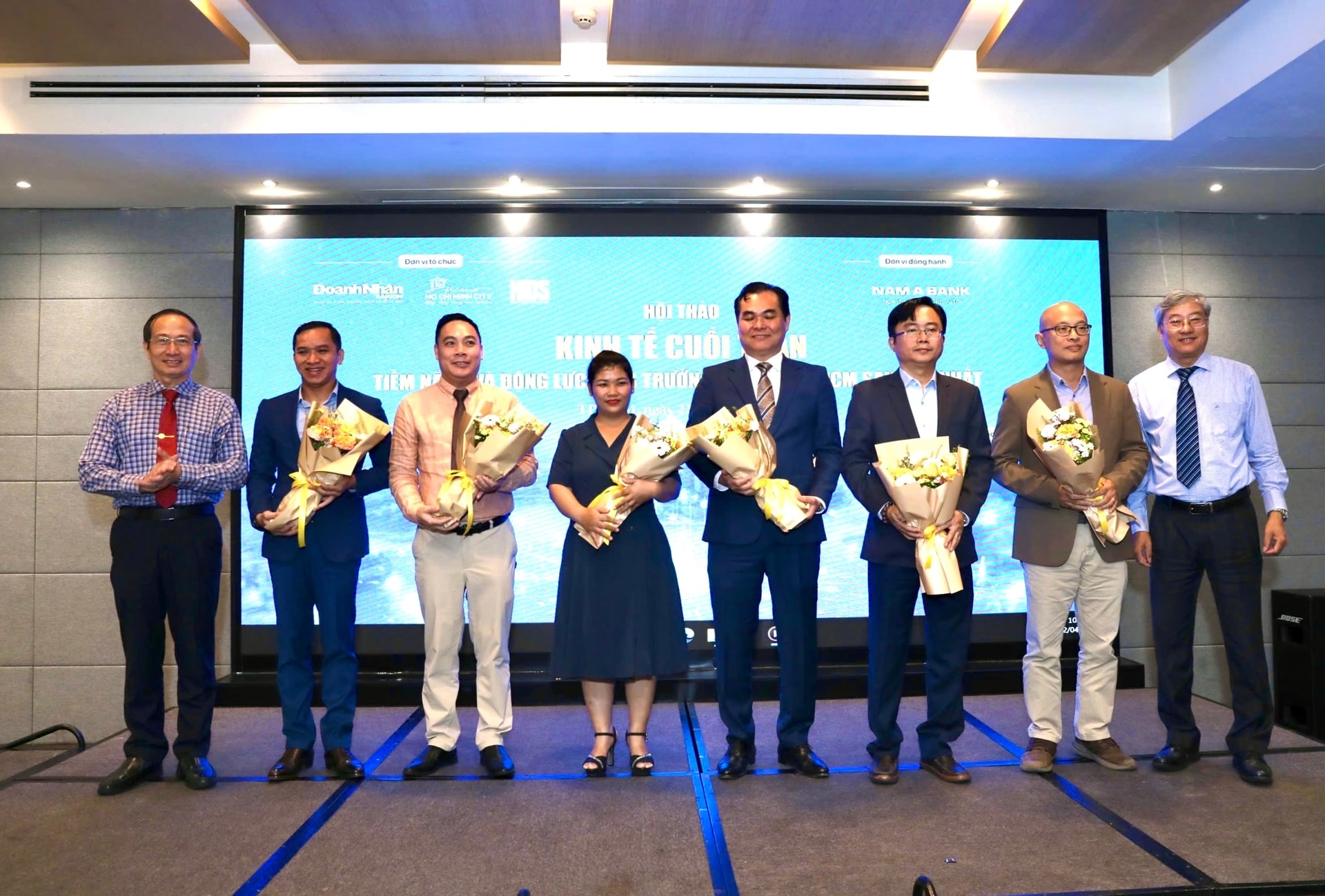 kinh te cuoi tuan anh 4