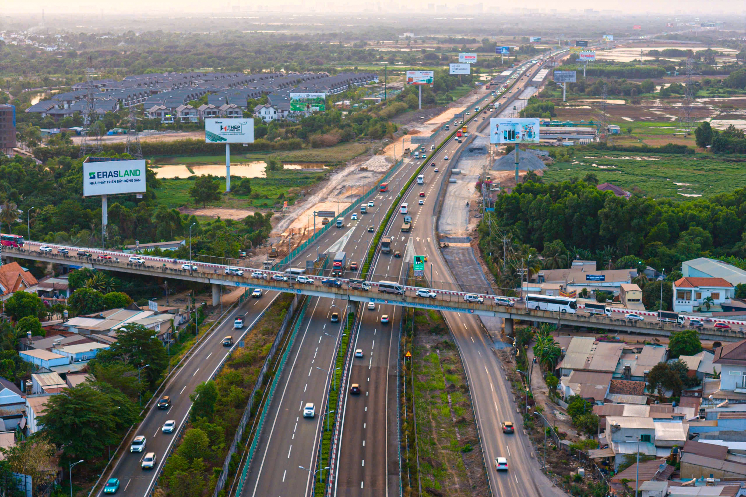 Cao toc Bien Hoa - Vung Tau thong xe, phia dong TP.HCM thong thoang hinh anh